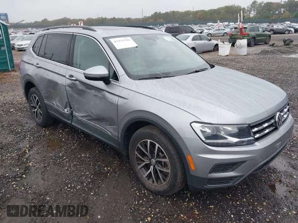 ✅ 2021 Volkswagen Tiguan SE • VIN: 3VV2B7AX8MM145802 • Lot: 43431599. Wystawiony na IAAI z przebiegiem 62 313 mil. Bezpłatny archiwum sprzedaży aukcyjnych z USA i szczegółowy raport historii pojazdu na DreamBid. Zdjęcie 1.