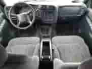 2002 Chevrolet Blazer LS z VIN 1GNDT13WX2K219285, wystawiony jako Copart lot #81238524 z przebiegiem 209 498 mil mil oraz Szkoda całkowita • Salvage title. Historia ofert i sprzedaży dostępna na DreamBid. Obrazek 8.