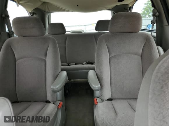 ✅ 2003 Chrysler Town & Country • VIN: 2C4GP24R73R339010 • Lot: 56393724. Wystawiony na Copart z przebiegiem 166 361 mil. Bezpłatny archiwum sprzedaży aukcyjnych z USA i szczegółowy raport historii pojazdu na DreamBid. Zdjęcie 10.