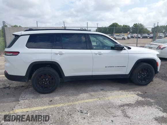 ✅ 2024 Jeep Grand Cherokee Laredo • VIN: 1C4RJKAG0R8535761 • Lot: 42492902. Listed on IAAI with 27,796 mi. Free auction sales archive from the USA and detailed vehicle history report at DreamBid. Image 13.