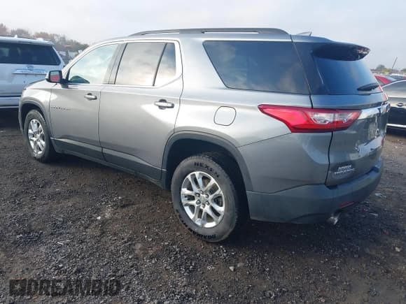 ✅ 2020 Chevrolet Traverse LT Cloth • VIN: 1GNERGKW7LJ163823 • Lot: 43634883. Wystawiony na IAAI z przebiegiem 142 044 mil. Bezpłatny archiwum sprzedaży aukcyjnych z USA i szczegółowy raport historii pojazdu na DreamBid. Zdjęcie 3.