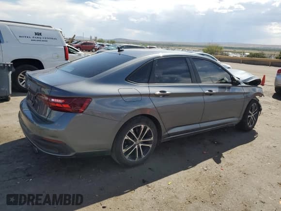 ✅ 2022 Volkswagen Jetta Sport • VIN: 3VWBM7BU7NM033844 • Lot: 67257805. Wystawiony na Copart z przebiegiem Nie podano. Bezpłatny archiwum sprzedaży aukcyjnych z USA i szczegółowy raport historii pojazdu na DreamBid. Zdjęcie 3.