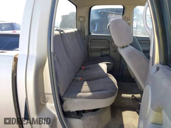 2003 Dodge 1500 ST z VIN 1D7HA18N03S145236, wystawiony jako IAAI lot #41534651 z przebiegiem 297 239 mil mil oraz . Historia ofert i sprzedaży dostępna na DreamBid. Obrazek 8.