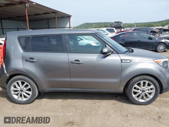 ✅ 2017 Kia Soul + • VIN: KNDJP3A54H7411027 • Lot: 43134180. Wystawiony na IAAI z przebiegiem 110 040 mil. Bezpłatny archiwum sprzedaży aukcyjnych z USA i szczegółowy raport historii pojazdu na DreamBid. Zdjęcie 14.