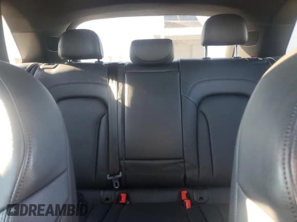 ✅ 2018 Audi Q3 Premium Plus • VIN: WA1JCCFS5JR018717 • Lot: 86677365. Wystawiony na Copart z przebiegiem 38 703 mil. Bezpłatny archiwum sprzedaży aukcyjnych z USA i szczegółowy raport historii pojazdu na DreamBid. Zdjęcie 10.