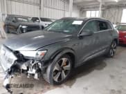 ✅ 2019 Audi e-tron Prestige • VIN: WA1VAAGE8KB006365 • Lot: 43763617. Wystawiony na IAAI z przebiegiem 45 411 mil. Bezpłatny archiwum sprzedaży aukcyjnych z USA i szczegółowy raport historii pojazdu na DreamBid. Zdjęcie 2.
