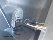 ✅ 2013 Ford Econoline Cargo Commercial • VIN: 1FTNE2EWXDDA80633 • Lot: 43884440. Wystawiony na IAAI z przebiegiem 161 411 mil. Bezpłatny archiwum sprzedaży aukcyjnych z USA i szczegółowy raport historii pojazdu na DreamBid. Zdjęcie 11.