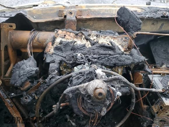 ✅ 2004 Ford Mustang SVT Cobra • VIN: 1FAFP48Y14F162798 • Lot: 83414054. Wystawiony na Copart z przebiegiem Nie podano. Bezpłatny archiwum sprzedaży aukcyjnych z USA i szczegółowy raport historii pojazdu na DreamBid. Zdjęcie 9.