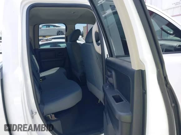 2018 Ram 1500 Tradesman z VIN 1C6RR6FG8JS166266, wystawiony jako IAAI lot #42128397 z przebiegiem 76 106 mil mil oraz . Historia ofert i sprzedaży dostępna na DreamBid. Obrazek 8.