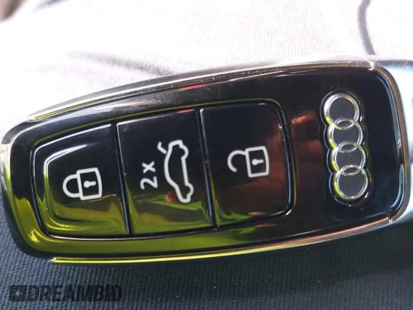 ✅ 2022 Audi RS Q8 • VIN: WU1ARBF18ND025883 • Lot: 42308476. Wystawiony na IAAI z przebiegiem 41 554 mil. Bezpłatny archiwum sprzedaży aukcyjnych z USA i szczegółowy raport historii pojazdu na DreamBid. Zdjęcie 11.