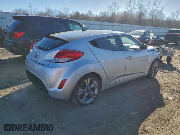 ✅ 2013 Hyundai Veloster w/Black Int • VIN: KMHTC6AD3DU095737 • Lot: 94993125. Wystawiony na Copart z przebiegiem 128 290 mil. Bezpłatny archiwum sprzedaży aukcyjnych z USA i szczegółowy raport historii pojazdu na DreamBid. Zdjęcie 3.