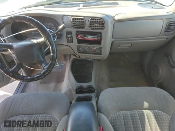 ✅ 2002 Chevrolet S-10 • VIN: 1GCCS14W328234911 • Lot: 87106365. Wystawiony na Copart z przebiegiem 144 615 mil. Bezpłatny archiwum sprzedaży aukcyjnych z USA i szczegółowy raport historii pojazdu na DreamBid. Zdjęcie 8.