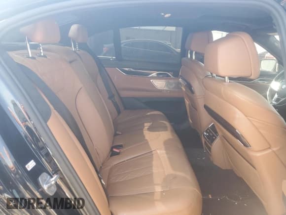 ✅ 2016 BMW 7 Series 750i xDrive • VIN: WBA7B0C51GG526703 • Lot: 48690465. Wystawiony na Copart z przebiegiem 73 853 mil. Bezpłatny archiwum sprzedaży aukcyjnych z USA i szczegółowy raport historii pojazdu na DreamBid. Zdjęcie 10.