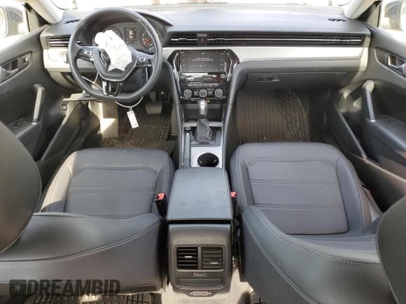 ✅ 2022 Volkswagen Passat SE • VIN: 1VWSA7A32NC007512 • Lot: 80499355. Wystawiony na Copart z przebiegiem 98 211 mil. Bezpłatny archiwum sprzedaży aukcyjnych z USA i szczegółowy raport historii pojazdu na DreamBid. Zdjęcie 8.