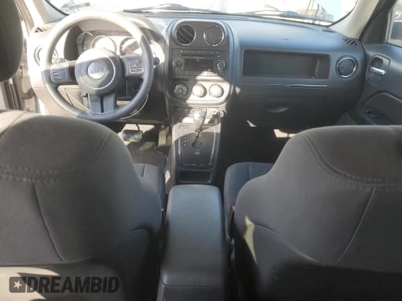 ✅ 2012 Jeep Patriot Sport • VIN: 1C4NJRBB8CD564501 • Lot: 90672345. Wystawiony na Copart z przebiegiem 129 175 mil. Bezpłatny archiwum sprzedaży aukcyjnych z USA i szczegółowy raport historii pojazdu na DreamBid. Zdjęcie 8.