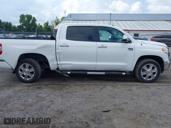 ✅ 2017 Toyota Tundra Platinum • VIN: 5TFAW5F17HX640533 • Lot: 43025984. Listed on IAAI with 98,150 mi. Free auction sales archive from the USA and detailed vehicle history report at DreamBid. Image 13.
