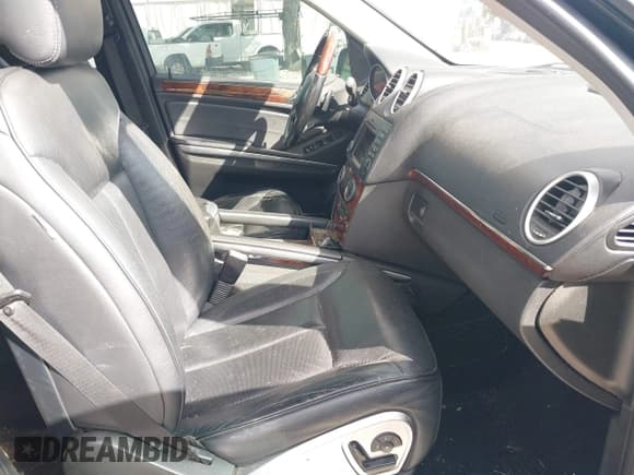 ✅ 2010 Mercedes-Benz GL 550 • VIN: 4JGBF8GE4AA561817 • Lot: 42996619. Listed on IAAI with 211,743 mi. Free auction sales archive from the USA and detailed vehicle history report at DreamBid. Image 5.
