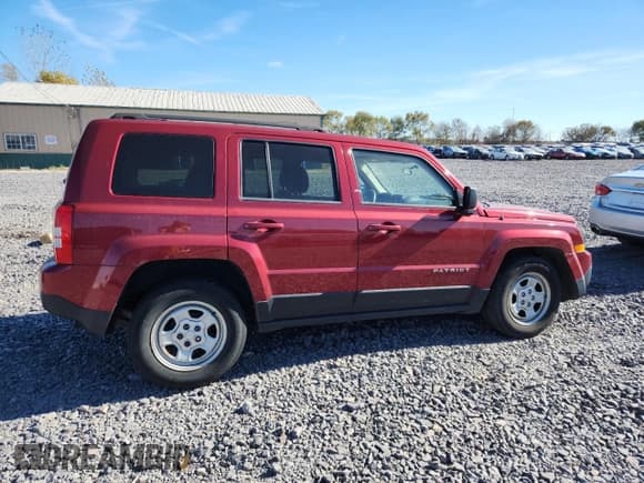 ✅ 2015 Jeep Patriot Sport • VIN: 1C4NJPBA5FD185472 • Lot: 91779455. Wystawiony na Copart z przebiegiem 164 927 mil. Bezpłatny archiwum sprzedaży aukcyjnych z USA i szczegółowy raport historii pojazdu na DreamBid. Zdjęcie 3.