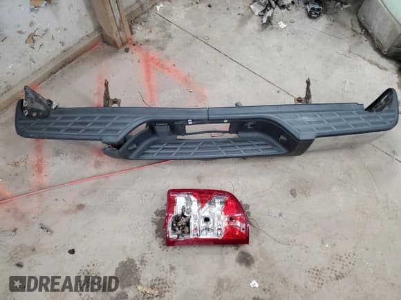 ✅ 2012 Chevrolet Silverado 1500 LT • VIN: 1GCNKSE07CZ106644 • Lot: 46551085. Listed on Copart with 210,571 mi. Free auction sales archive from the USA and detailed vehicle history report at DreamBid. Image 12.