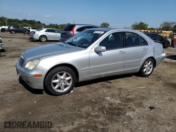 ✅ 2002 Mercedes-Benz C 230/260/280/320 • VIN: WDBRF61J82F183288 • Lot: 80257455. Wystawiony na Copart z przebiegiem 189 543 mil. Bezpłatny archiwum sprzedaży aukcyjnych z USA i szczegółowy raport historii pojazdu na DreamBid. Zdjęcie 1.