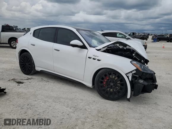 ✅ 2023 Maserati Grecale • VIN: ZN682CVT2P7418190 • Lot: 65971463. Wystawiony na Copart z przebiegiem Nie podano. Bezpłatny archiwum sprzedaży aukcyjnych z USA i szczegółowy raport historii pojazdu na DreamBid. Zdjęcie 4.