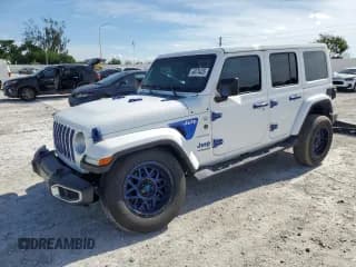 ✅ 2022 Jeep Wrangler Unlimited Sahara Altitude • VIN: 1C4HJXEG1NW254593 • Лот: 64974425. Опубликован ранее на Copart с пробегом 50 215 миль. Бесплатный доступ к архиву аукционных продаж из США и подробный отчёт об истории автомобиля на DreamBid. Изображение 1.