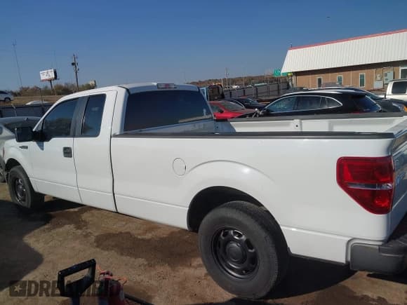 ✅ 2013 Ford F-150 XLT • VIN: 1FTFX1CFXDKG02295 • Лот: 43712142. Опубликован ранее на IAAI с пробегом 293 117 миль. Бесплатный доступ к архиву аукционных продаж из США и подробный отчёт об истории автомобиля на DreamBid. Изображение 14.