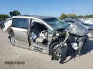 ✅ 2015 Toyota Sienna XLE • VIN: 5TDYK3DC5FS613885 • Lot: 66953814. Wystawiony na Copart z przebiegiem Nie podano. Bezpłatny archiwum sprzedaży aukcyjnych z USA i szczegółowy raport historii pojazdu na DreamBid. Zdjęcie 4.