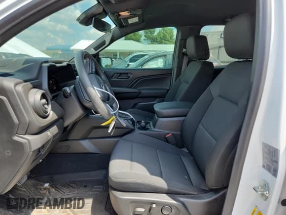 ✅ 2024 Chevrolet Colorado 4WD Trail Boss • VIN: 1GCPTEEK1R1307598 • Лот: 69098645. Опубликован ранее на Copart с пробегом 7 010 миль. Бесплатный доступ к архиву аукционных продаж из США и подробный отчёт об истории автомобиля на DreamBid. Изображение 7.