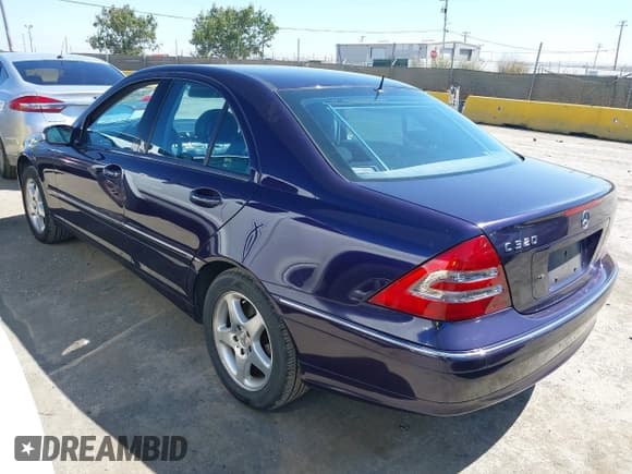 ✅ 2001 Mercedes-Benz C 320 • VIN: WDBRF64J91F017954 • Lot: 42923896. Wystawiony na IAAI z przebiegiem 136 839 mil. Bezpłatny archiwum sprzedaży aukcyjnych z USA i szczegółowy raport historii pojazdu na DreamBid. Zdjęcie 3.