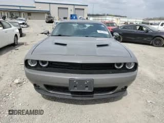 ✅ 2018 Dodge Challenger SXT Plus • VIN: 2C3CDZAG2JH322187 • Lot: 48639064. Wystawiony na Copart z przebiegiem 67 162 mil. Bezpłatny archiwum sprzedaży aukcyjnych z USA i szczegółowy raport historii pojazdu na DreamBid. Zdjęcie 5.