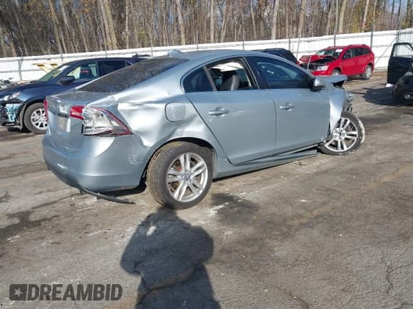 ✅ 2013 Volvo S60 T5 Premier • VIN: YV1612FS2D2205609 • Lot: 43649381. Listed on IAAI with 107,654 mi. Free auction sales archive from the USA and detailed vehicle history report at DreamBid. Image 4.