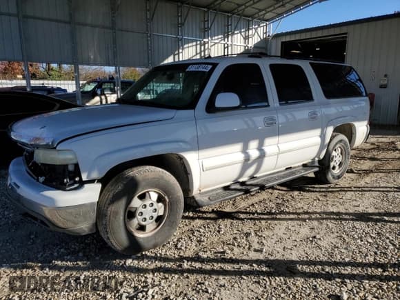 ✅ 2003 Chevrolet Suburban LT • VIN: 3GNFK16Z33G218425 • Lot: 81138144. Listed on Copart with 246,985 mi. Free auction sales archive from the USA and detailed vehicle history report at DreamBid. Image 1.
