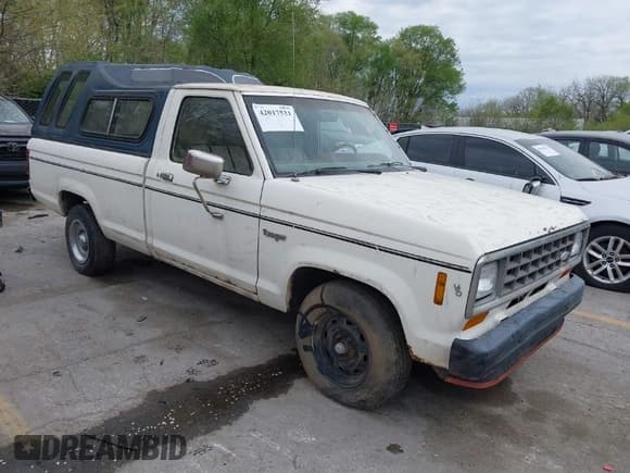 ✅ 1985 Ford Ranger S • VIN: 1FTCR10S8FUA23702 • Lot: 42017521. Wystawiony na IAAI z przebiegiem 12 320 mil. Bezpłatny archiwum sprzedaży aukcyjnych z USA i szczegółowy raport historii pojazdu na DreamBid. Zdjęcie 1.