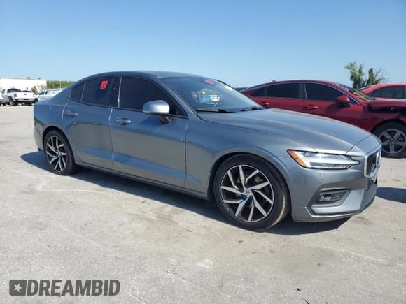 ✅ 2020 Volvo S60 Momentum • VIN: 7JR102FK0LG048622 • Lot: 62490473. Wystawiony na Copart z przebiegiem 116 934 mil. Bezpłatny archiwum sprzedaży aukcyjnych z USA i szczegółowy raport historii pojazdu na DreamBid. Zdjęcie 4.