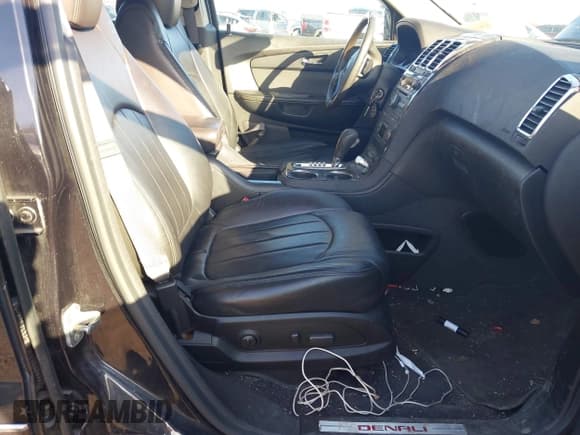 ✅ 2012 GMC Acadia Denali • VIN: 1GKKVTED1CJ176856 • Lot: 42045361. Listed on IAAI with 177,924 mi. Free auction sales archive from the USA and detailed vehicle history report at DreamBid. Image 5.