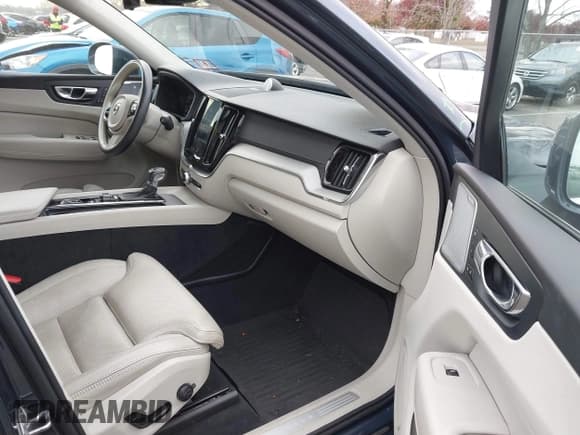 ✅ 2018 Volvo XC60 Inscription • VIN: YV4A22RL9J1042389 • Lot: 43665707. Listed on IAAI with 75,177 mi. Free auction sales archive from the USA and detailed vehicle history report at DreamBid. Image 5.