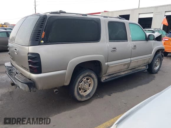 ✅ 2003 Chevrolet Suburban LT • VIN: 3GNGK26UX3G117266 • Лот: 41615482. Опубликован ранее на IAAI с пробегом 276 761 миль. Бесплатный доступ к архиву аукционных продаж из США и подробный отчёт об истории автомобиля на DreamBid. Изображение 4.