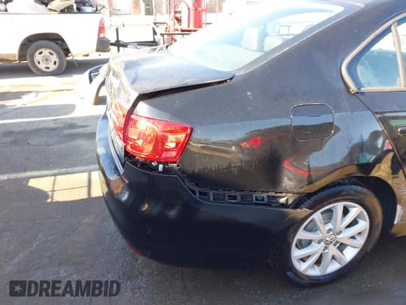 ✅ 2011 Volkswagen Jetta SE • VIN: 3VWDX7AJ3BM400175 • Lot: 41254115. Listed on IAAI with 86,999 mi. Free auction sales archive from the USA and detailed vehicle history report at DreamBid. Image 18.