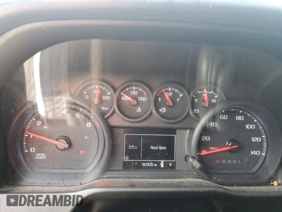 ✅ 2020 Chevrolet Silverado 1500 Custom • VIN: 1GCPWBEF6LZ260957 • Lot: 61503355. Wystawiony na Copart z przebiegiem 107 929 mil. Bezpłatny archiwum sprzedaży aukcyjnych z USA i szczegółowy raport historii pojazdu na DreamBid. Zdjęcie 9.