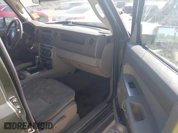 ✅ 2007 Jeep Commander Sport • VIN: 1J8HG48K47C567356 • Лот: 42791608. Опубликован ранее на IAAI с пробегом 159 517 миль. Бесплатный доступ к архиву аукционных продаж из США и подробный отчёт об истории автомобиля на DreamBid. Изображение 5.