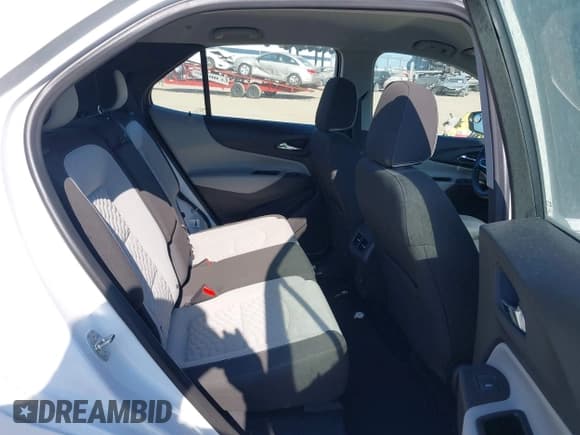 ✅ 2020 Chevrolet Equinox LS • VIN: 3GNAXHEV0LS622671 • Lot: 43729812. Wystawiony na IAAI z przebiegiem 50 690 mil. Bezpłatny archiwum sprzedaży aukcyjnych z USA i szczegółowy raport historii pojazdu na DreamBid. Zdjęcie 8.
