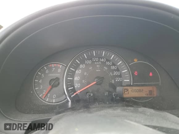 ✅ 2015 Nissan Micra S • VIN: 3N1CK3CP7FL270505 • Lot: 86591225. Wystawiony na Copart z przebiegiem 100 082 mil. Bezpłatny archiwum sprzedaży aukcyjnych z USA i szczegółowy raport historii pojazdu na DreamBid. Zdjęcie 9.