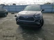 ✅ 2022 Toyota Highlander Hybrid LE • VIN: 5TDZARAH1NS516238 • Lot: 44461855. Wystawiony na Copart z przebiegiem 27 101 mil. Bezpłatny archiwum sprzedaży aukcyjnych z USA i szczegółowy raport historii pojazdu na DreamBid. Zdjęcie 10.