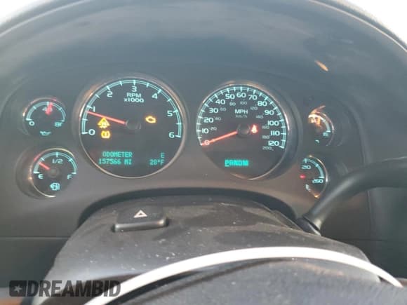 ✅ 2011 Chevrolet Suburban LS • VIN: 1GNSKHE33BR294729 • Lot: 92163755. Listed on Copart with 157,566 mi. Free auction sales archive from the USA and detailed vehicle history report at DreamBid. Image 9.