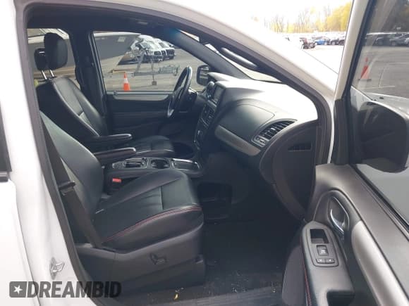 ✅ 2017 Dodge Grand Caravan GT • VIN: 2C4RDGEG6HR799116 • Lot: 43593305. Listed on IAAI with 151,457 mi. Free auction sales archive from the USA and detailed vehicle history report at DreamBid. Image 5.