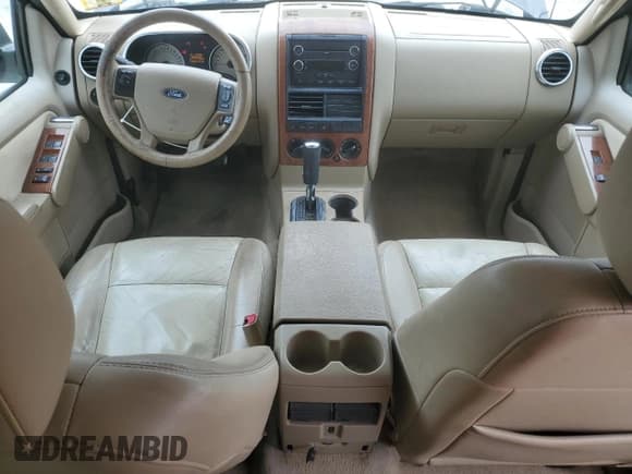 ✅ 2008 Ford Explorer • VIN: 1FMEU84E88UA93090 • Lot: 51587605. Wystawiony na Copart z przebiegiem 108 579 mil. Bezpłatny archiwum sprzedaży aukcyjnych z USA i szczegółowy raport historii pojazdu na DreamBid. Zdjęcie 8.