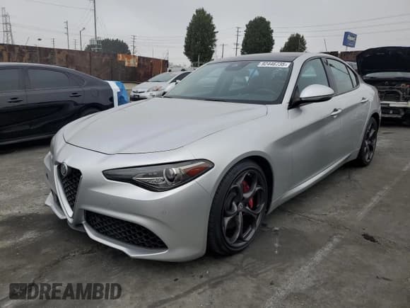 ✅ 2017 Alfa Romeo Giulia Ti • VIN: ZARFAECN2H7552314 • Lot: 92446735. Listed on Copart with 55,128 mi. Free auction sales archive from the USA and detailed vehicle history report at DreamBid. Image 1.