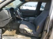 ✅ 2004 Chevrolet Colorado 1SB LS Z85 • VIN: 1GCDT136648103817 • Лот: 64425774. Опубликован ранее на Copart с пробегом 354 662 миль. Бесплатный доступ к архиву аукционных продаж из США и подробный отчёт об истории автомобиля на DreamBid. Изображение 7.