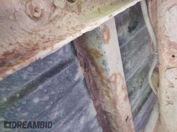 ✅ 2007 Chevrolet Silverado 1500 Work Truck • VIN: 1GCEC19X07Z611770 • Lot: 43724070. Wystawiony na IAAI z przebiegiem 234 660 mil. Bezpłatny archiwum sprzedaży aukcyjnych z USA i szczegółowy raport historii pojazdu na DreamBid. Zdjęcie 29.